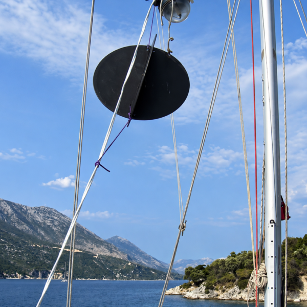 Μαύρα Σήματα Ημέρας Σκάφους Πέταλα, Κουλούρες & MOB Cavo Yachting